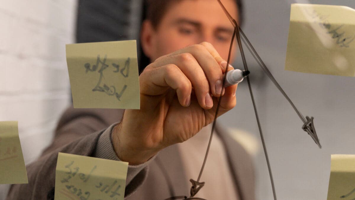 Transforme Habilidades Técnicas em Lucro 7 Formas de Criar e Vender Produtos Digitais em 2025