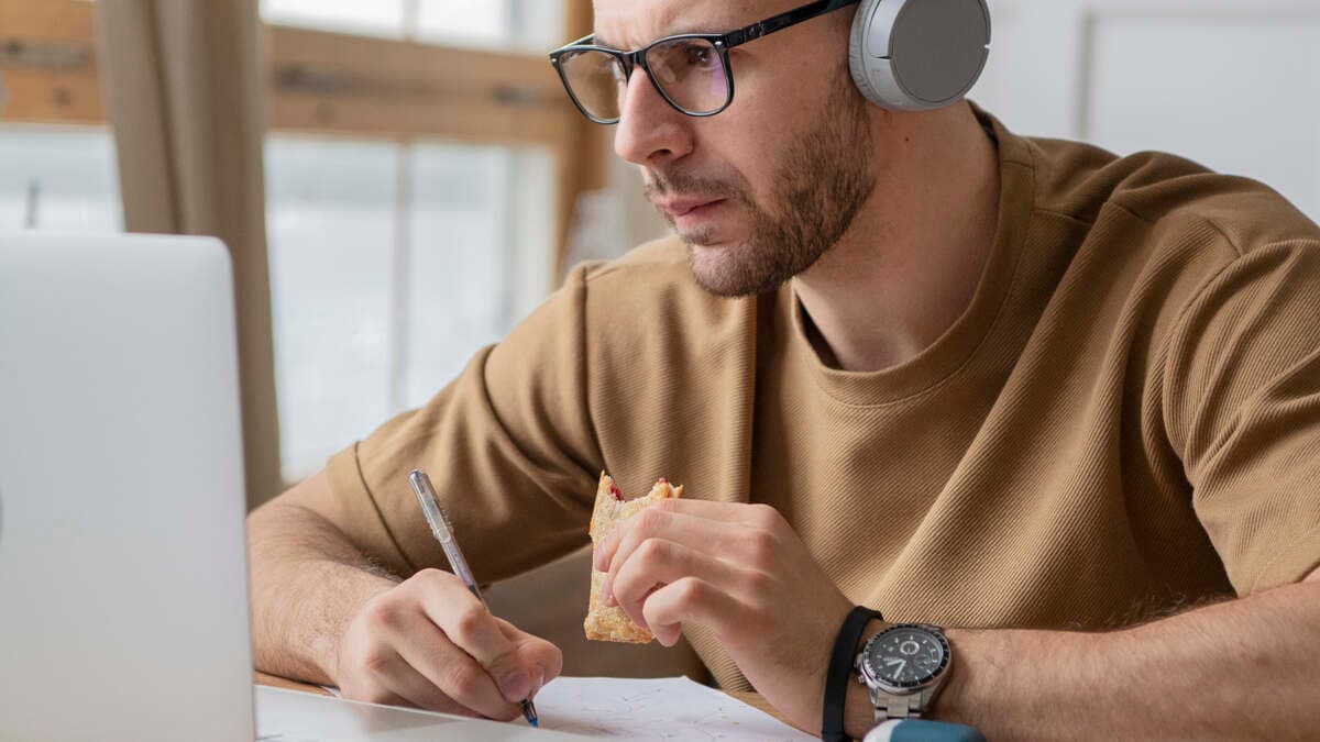 Ilustração do artigo Top 8 Cursos Online de Programação Mais Procurados em 2025