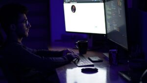 Por que Usar TypeScript em 2025: Vantagens e Casos Práticos