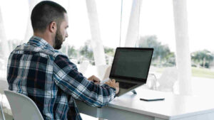 Suportes para Notebook que Melhoram a Postura e Produtividade