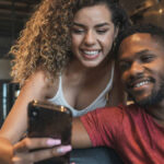 Relacionamentos na Era Digital: Como Redes Sociais, IA e Tecnologia Afetam a Vida Amorosa